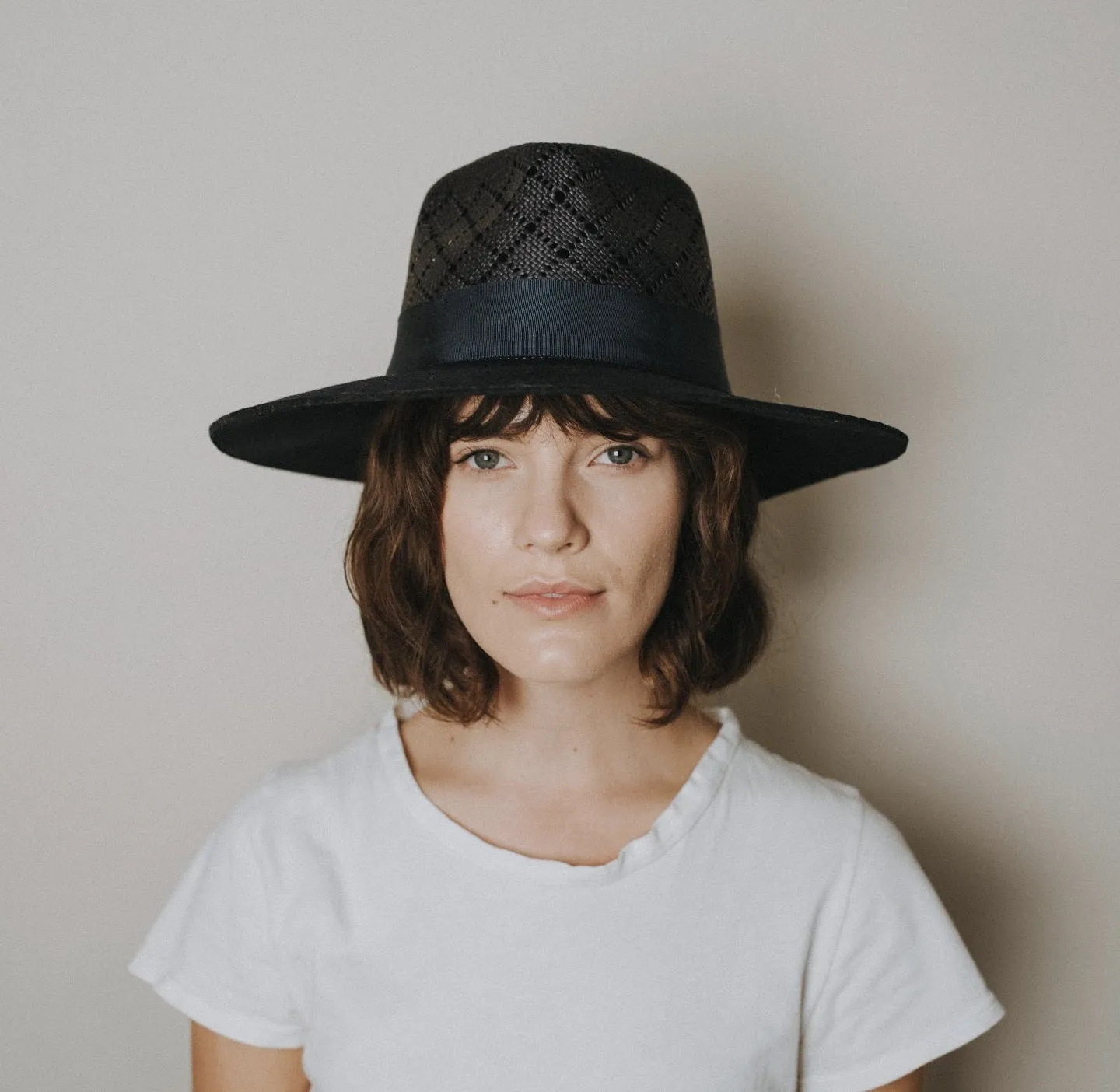 Freya - Cedar Hat in Navy Straw/Navy Felt