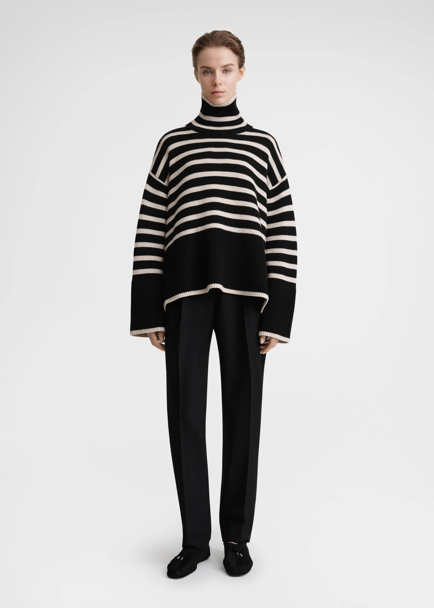 Signature stripe turtleneck black