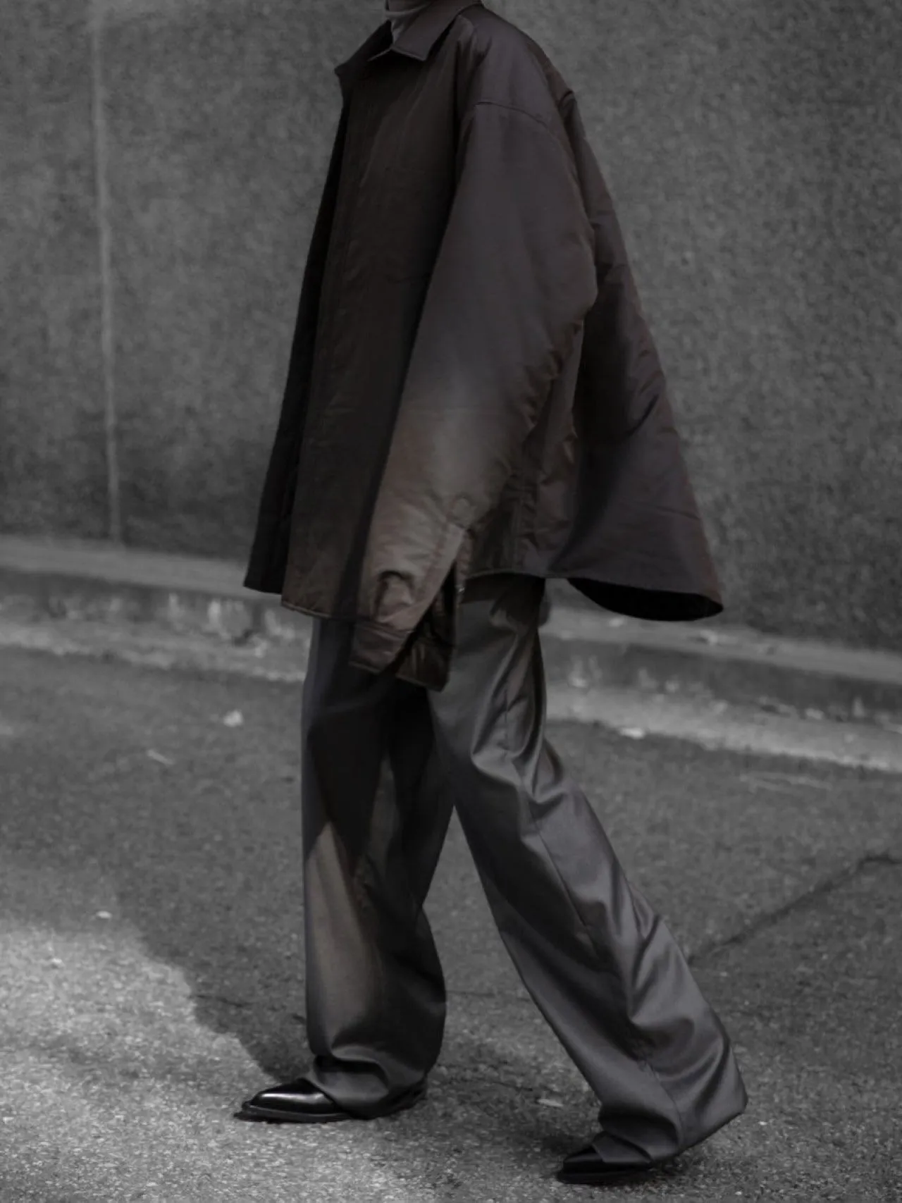 UNBALANCED FLY HIGH RISE WIDE TROUSERS