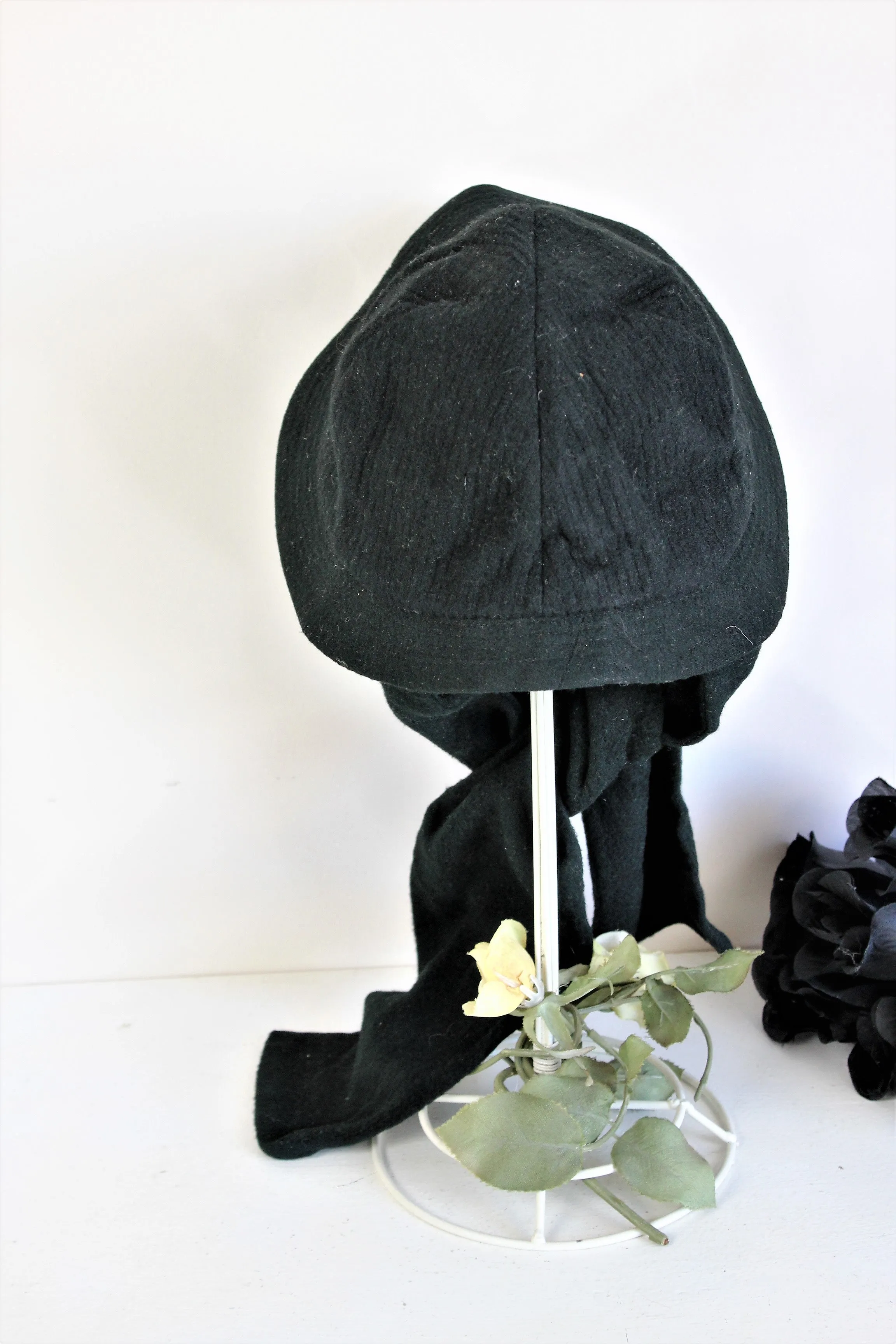 Vintage 1950s Black Felt Hat