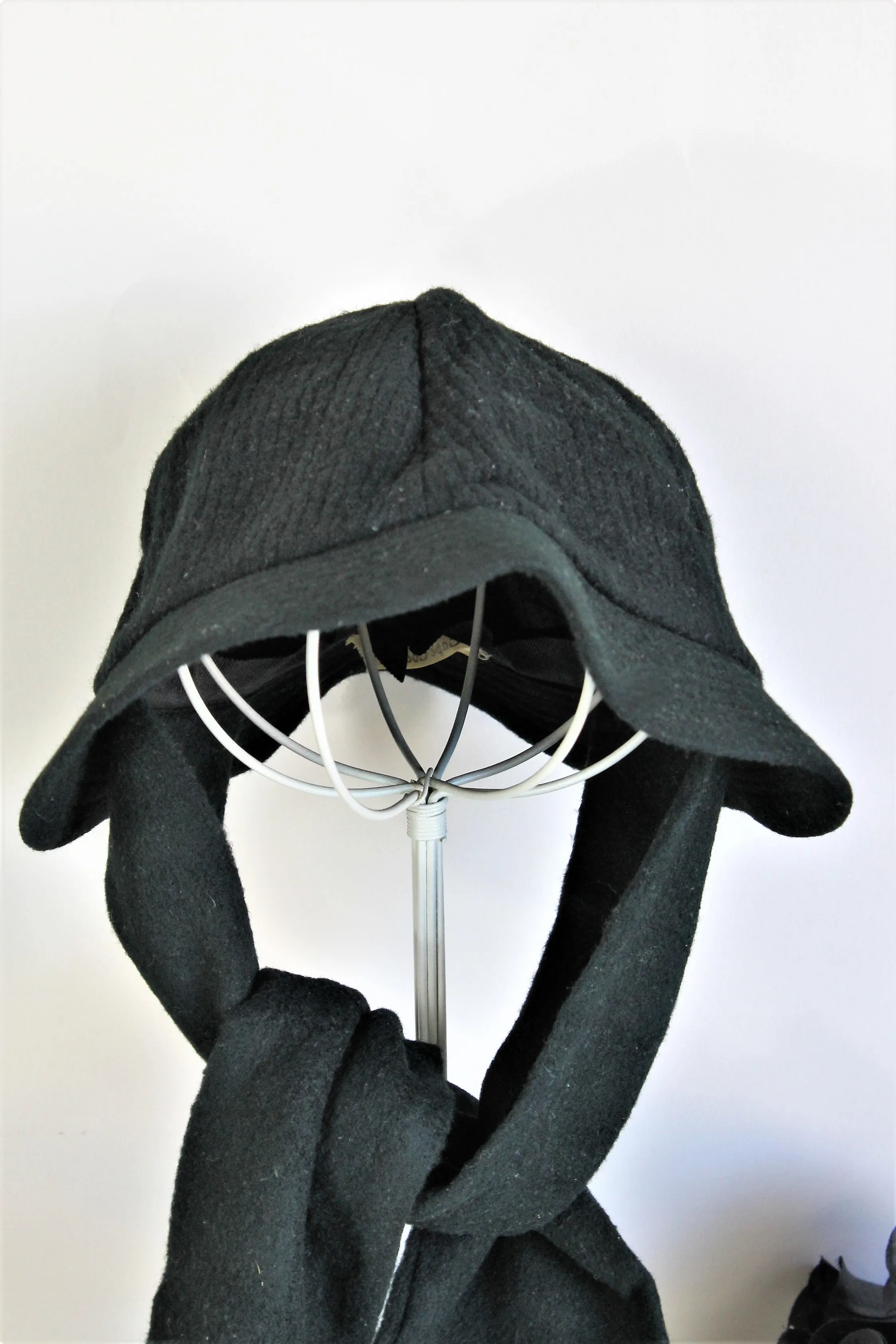 Vintage 1950s Black Felt Hat